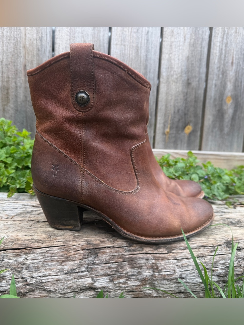 FRYE Jackie button short boots size 9.5